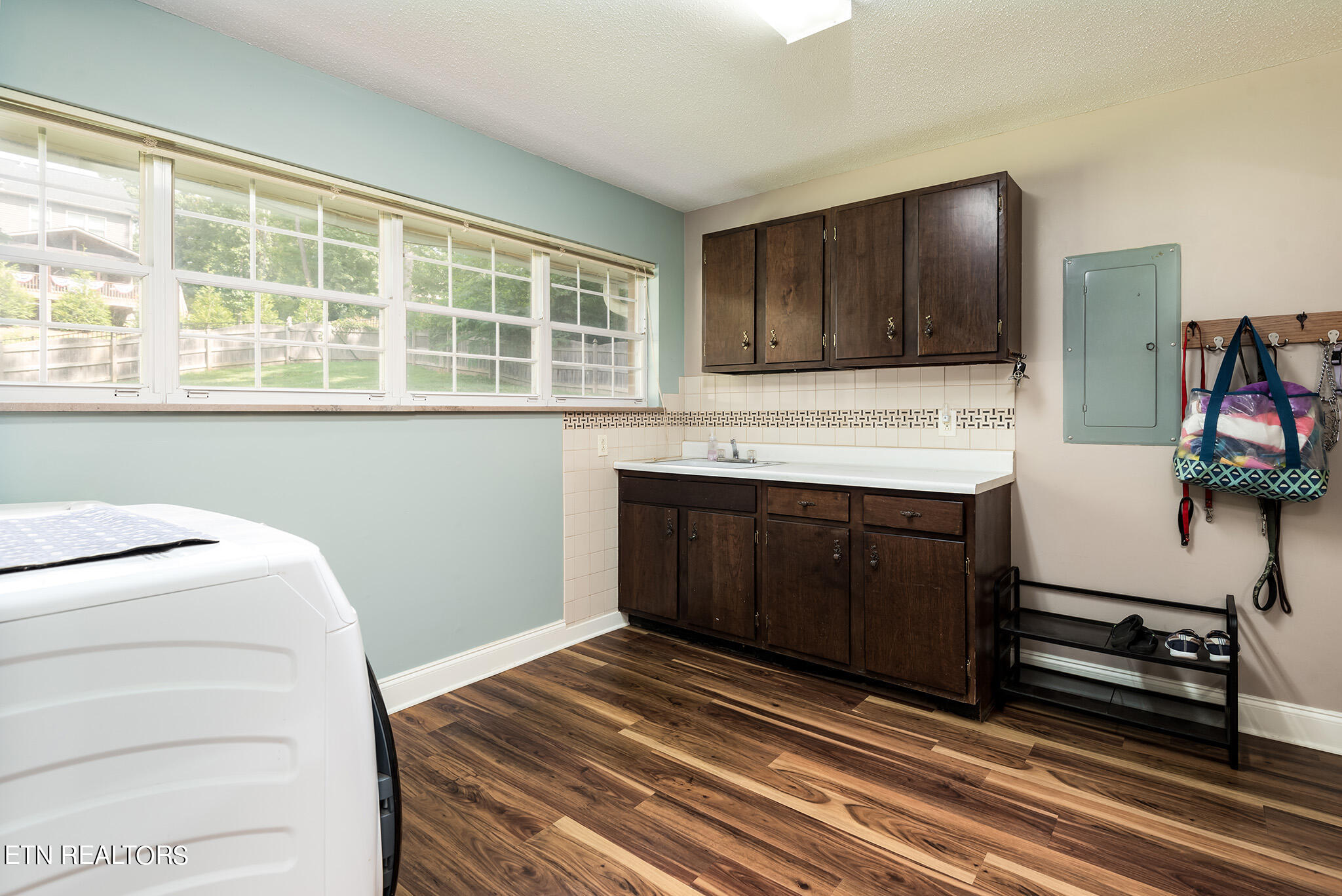 Knoxville, Tennessee 37934, United States, 4 Bedrooms Bedrooms, ,4 BathroomsBathrooms,Residential,Pending,52752