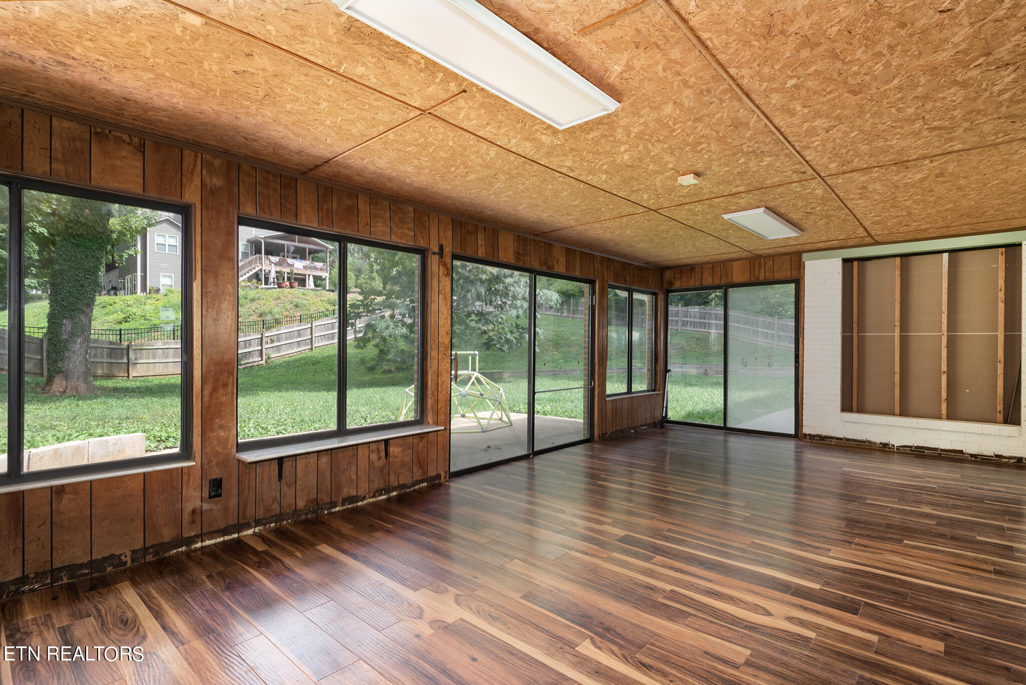 Knoxville, Tennessee 37934, United States, 4 Bedrooms Bedrooms, ,4 BathroomsBathrooms,Residential,Pending,52752