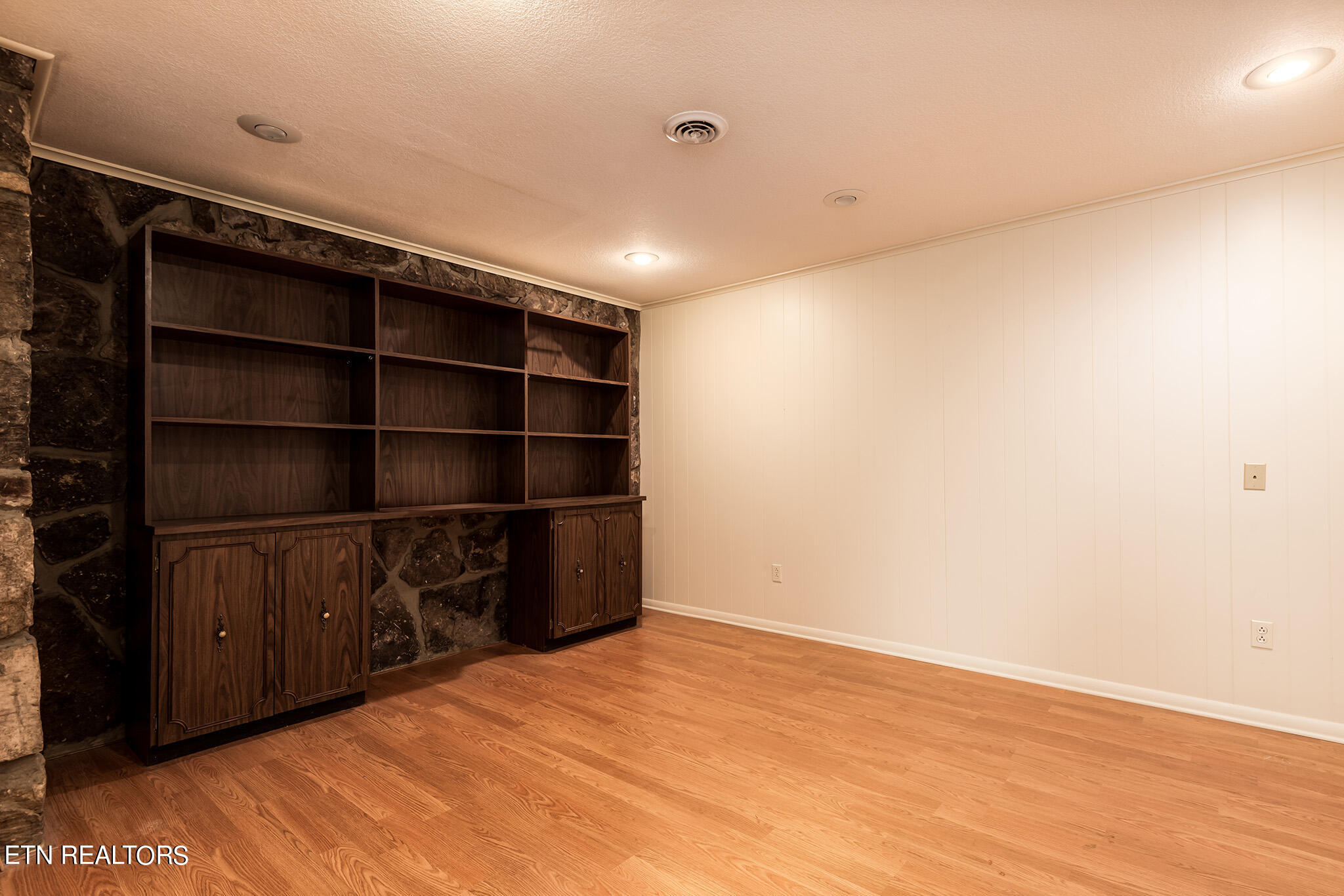 Knoxville, Tennessee 37934, United States, 4 Bedrooms Bedrooms, ,4 BathroomsBathrooms,Residential,Pending,52752