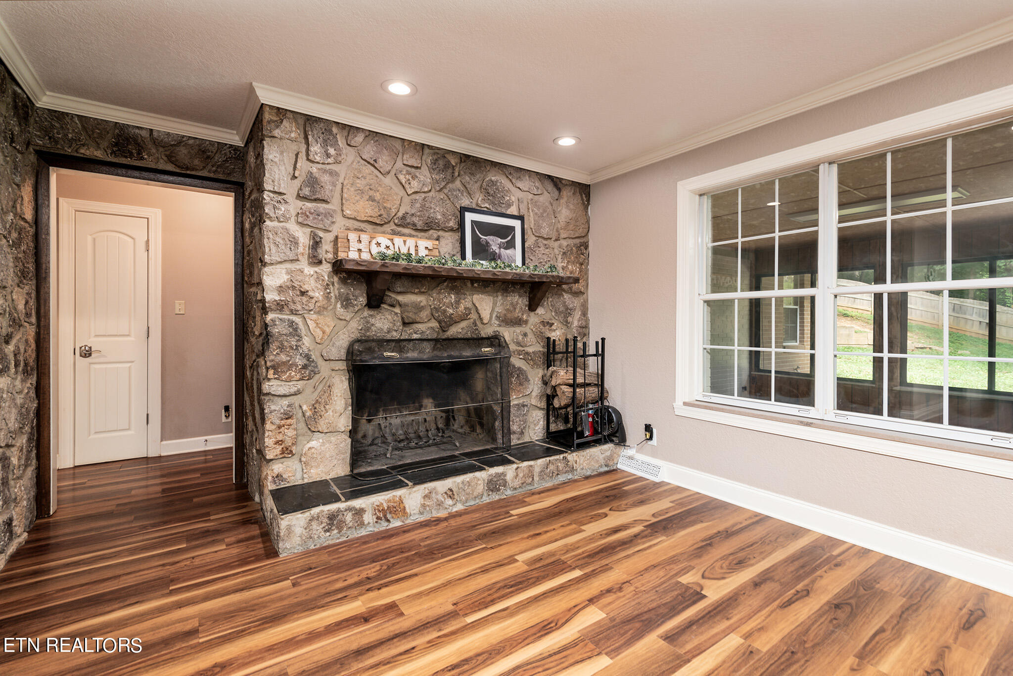 Knoxville, Tennessee 37934, United States, 4 Bedrooms Bedrooms, ,4 BathroomsBathrooms,Residential,Pending,52752