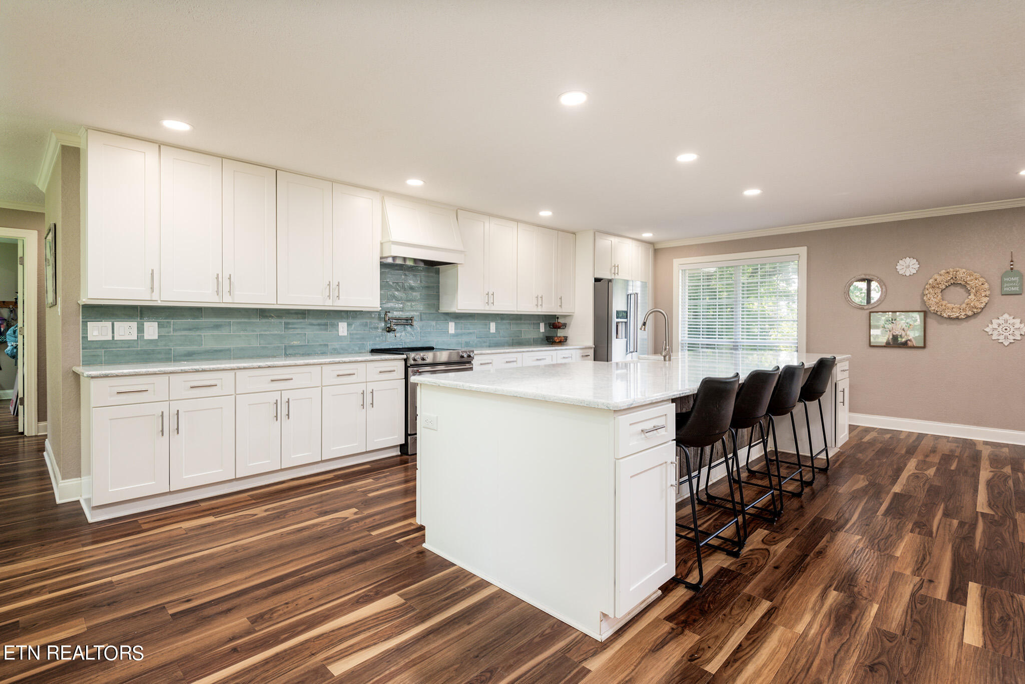 Knoxville, Tennessee 37934, United States, 4 Bedrooms Bedrooms, ,4 BathroomsBathrooms,Residential,Pending,52752