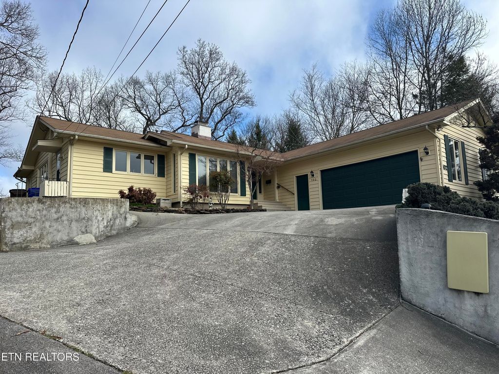 Photo of 102 Osage Rd, Oak Ridge, TN 37830 (MLS # 1334593)