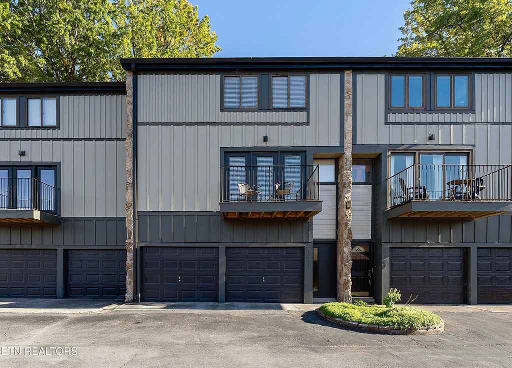 Photo of 1914 Cherokee Bluff Drive, Knoxville, TN 37920 (MLS # 1319547)