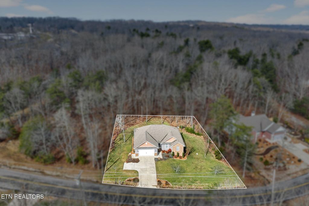 Photo of 513 Lakeview Drive, Crossville, TN 38558 (MLS # 1328881)