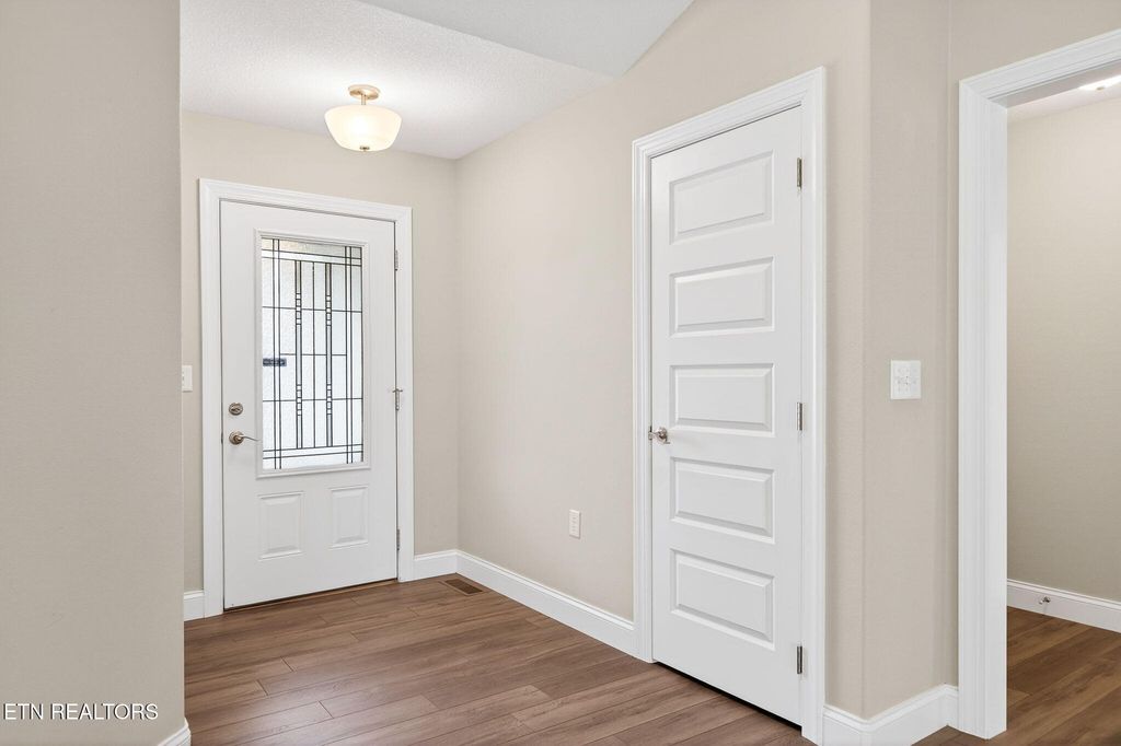 Photo of 513 Lakeview Drive, Crossville, TN 38558 (MLS # 1328881)