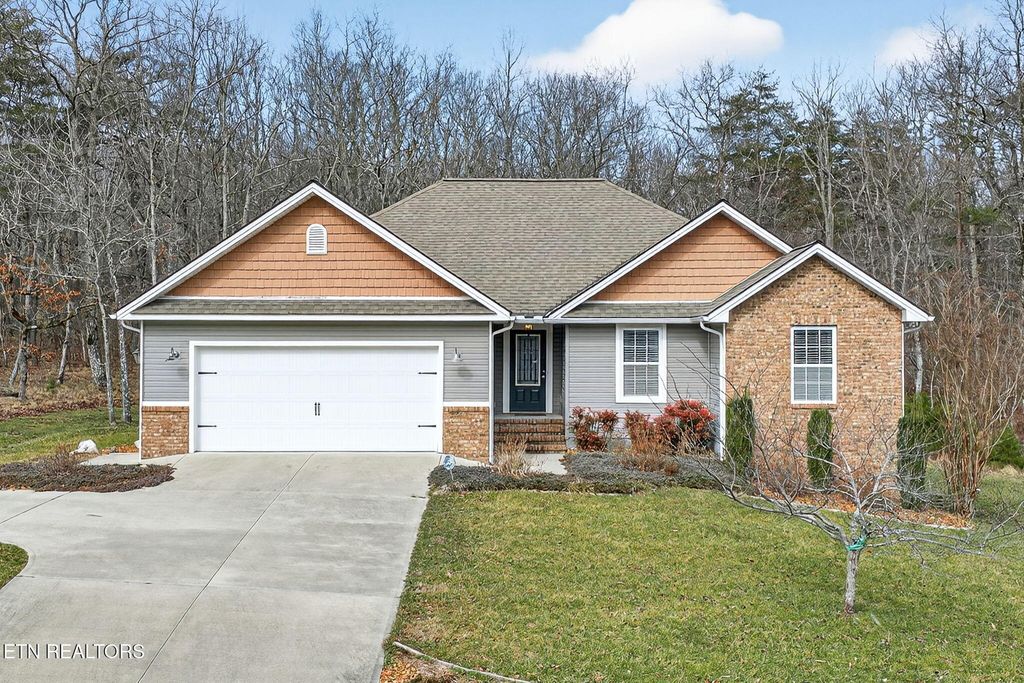 Photo of 513 Lakeview Drive, Crossville, TN 38558 (MLS # 1328881)
