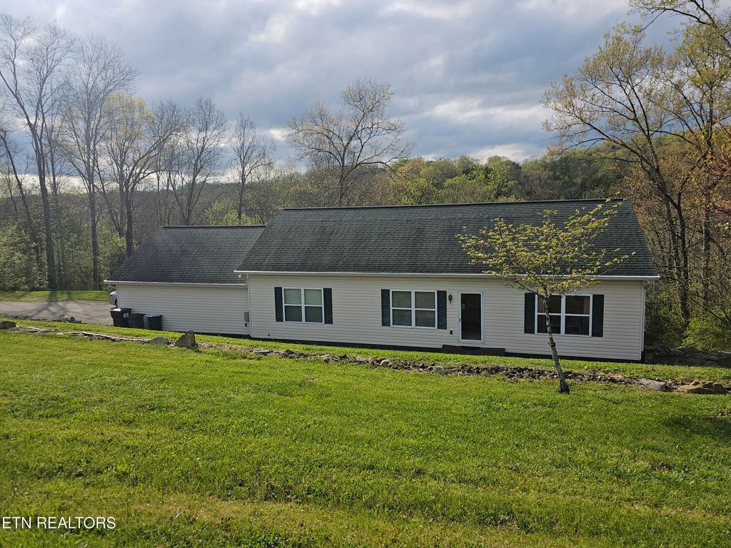 Photo of 298 Lizzie Drive, Tazewell, TN 37879 (MLS # 1296182)
