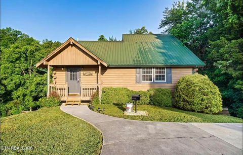 Photo of 502 Hideaway Ridge Circle, Sevierville, TN 37862 (MLS # 1337480)