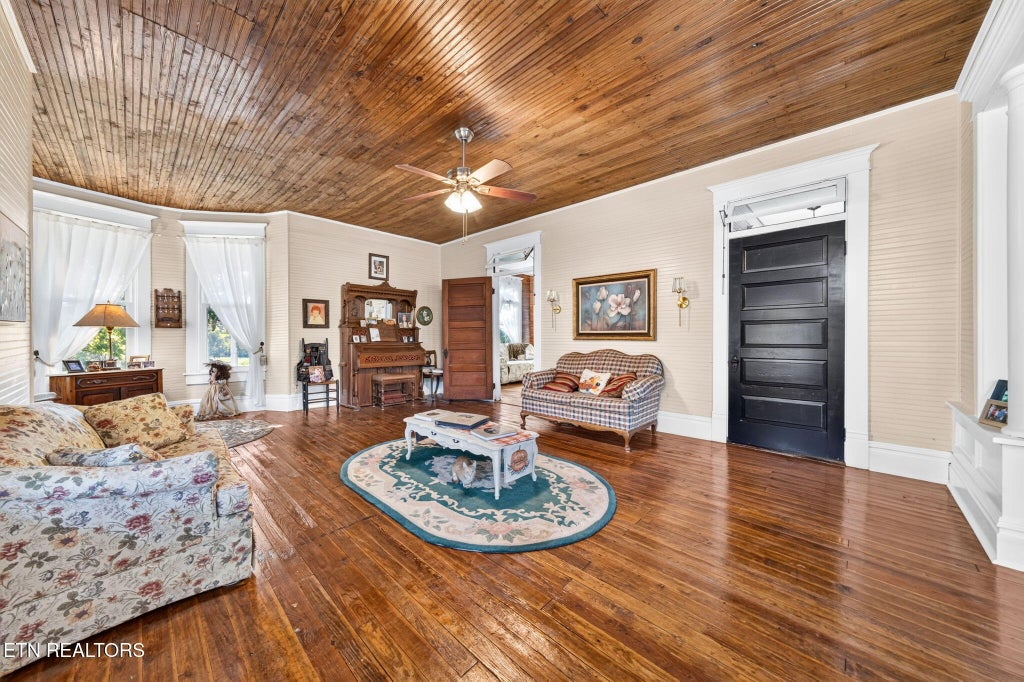 Photo of 204 Nine Mile Cross Rd East Rd, Pikeville, TN 37367 (MLS # 1360631)