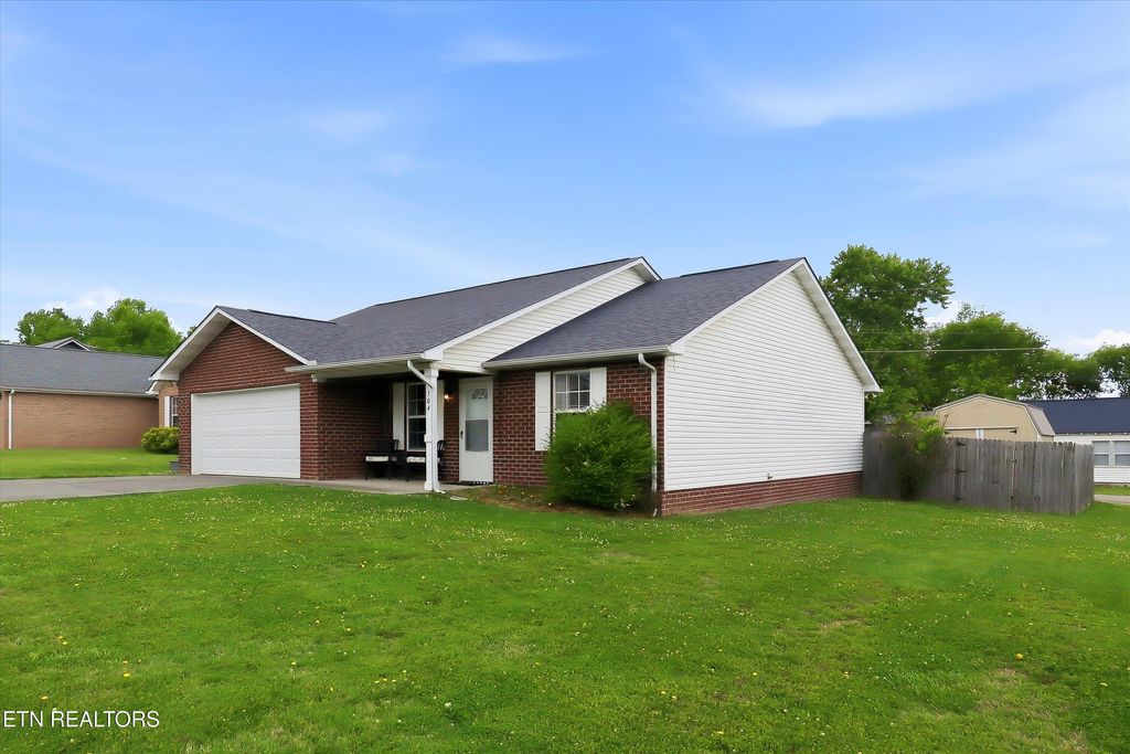 Photo of 304 Teal Drive, Maryville, TN 37801 (MLS # 1339038)