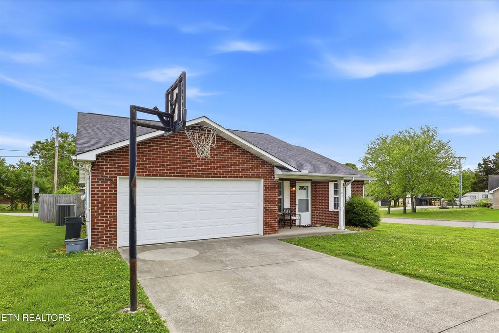 Photo of 304 Teal Drive, Maryville, TN 37801 (MLS # 1339038)
