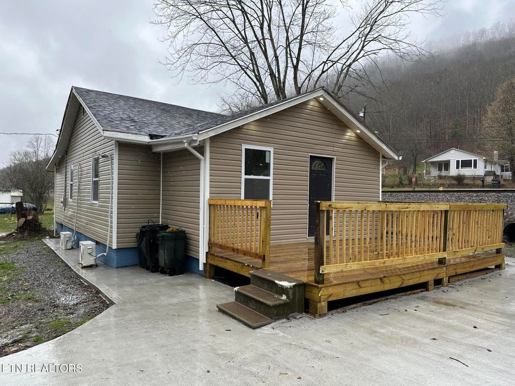 Photo of 428 E Spring St, Oliver Springs, TN 37840 (MLS # 1254897)
