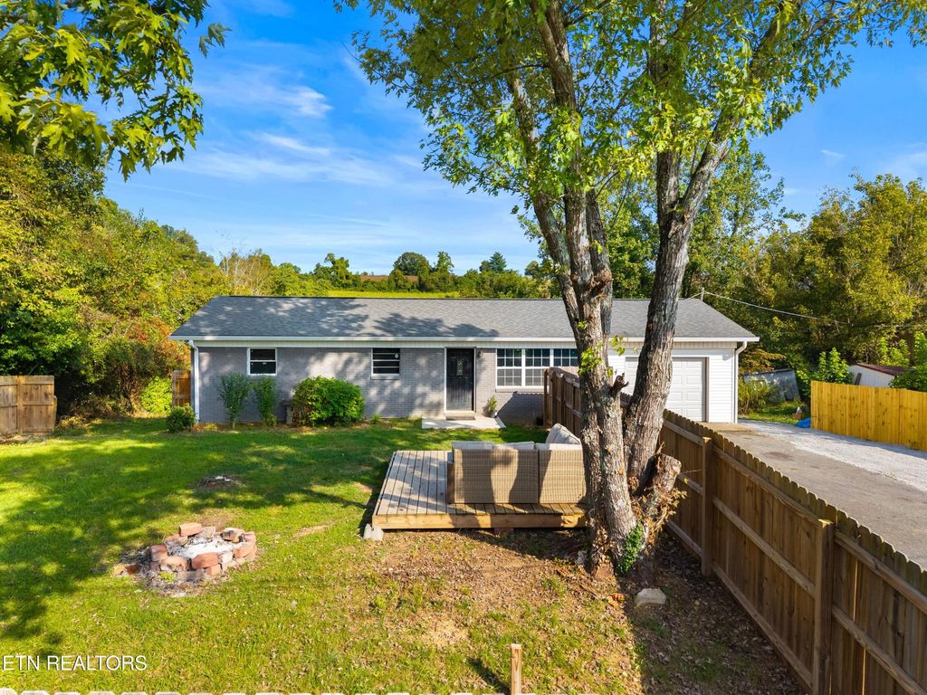 Photo of 430 McVey Rd, Tazewell, TN 37879 (MLS # 1333023)