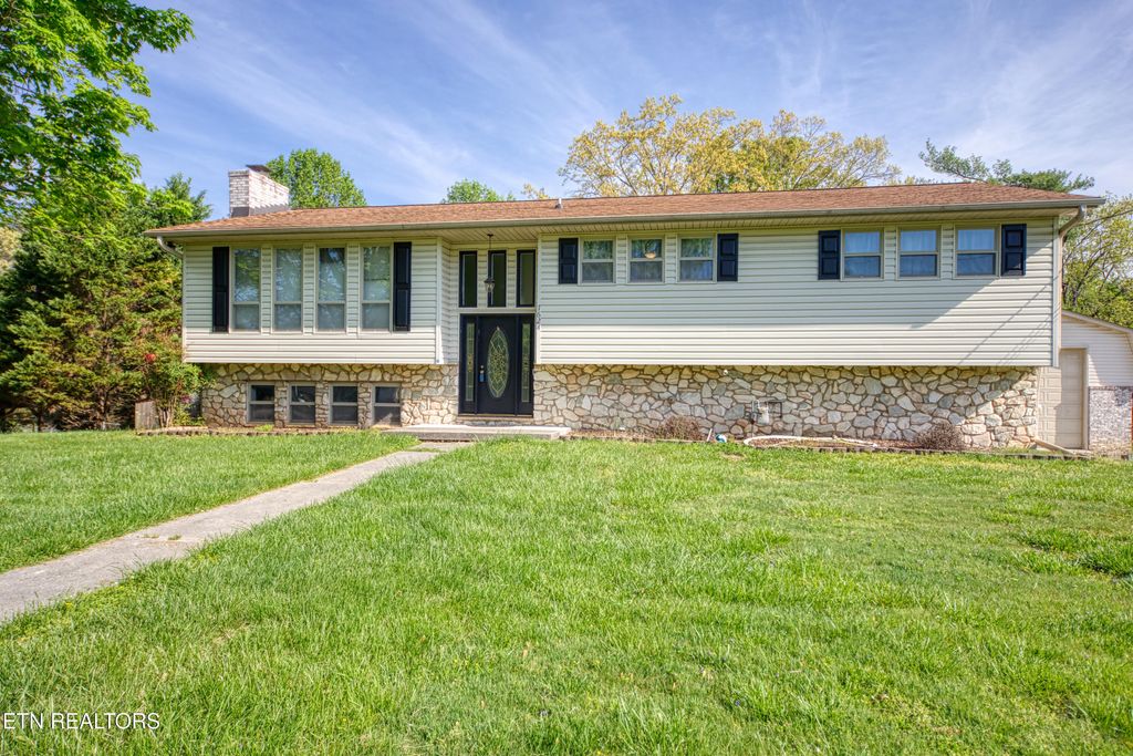 Photo of 7624 Sagefield Drive, Knoxville, TN 37920 (MLS # 1337147)