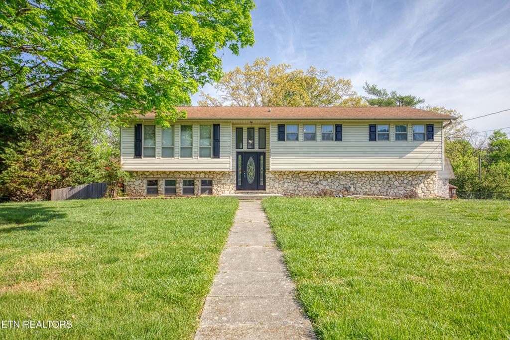 Photo of 7624 Sagefield Drive, Knoxville, TN 37920 (MLS # 1337147)