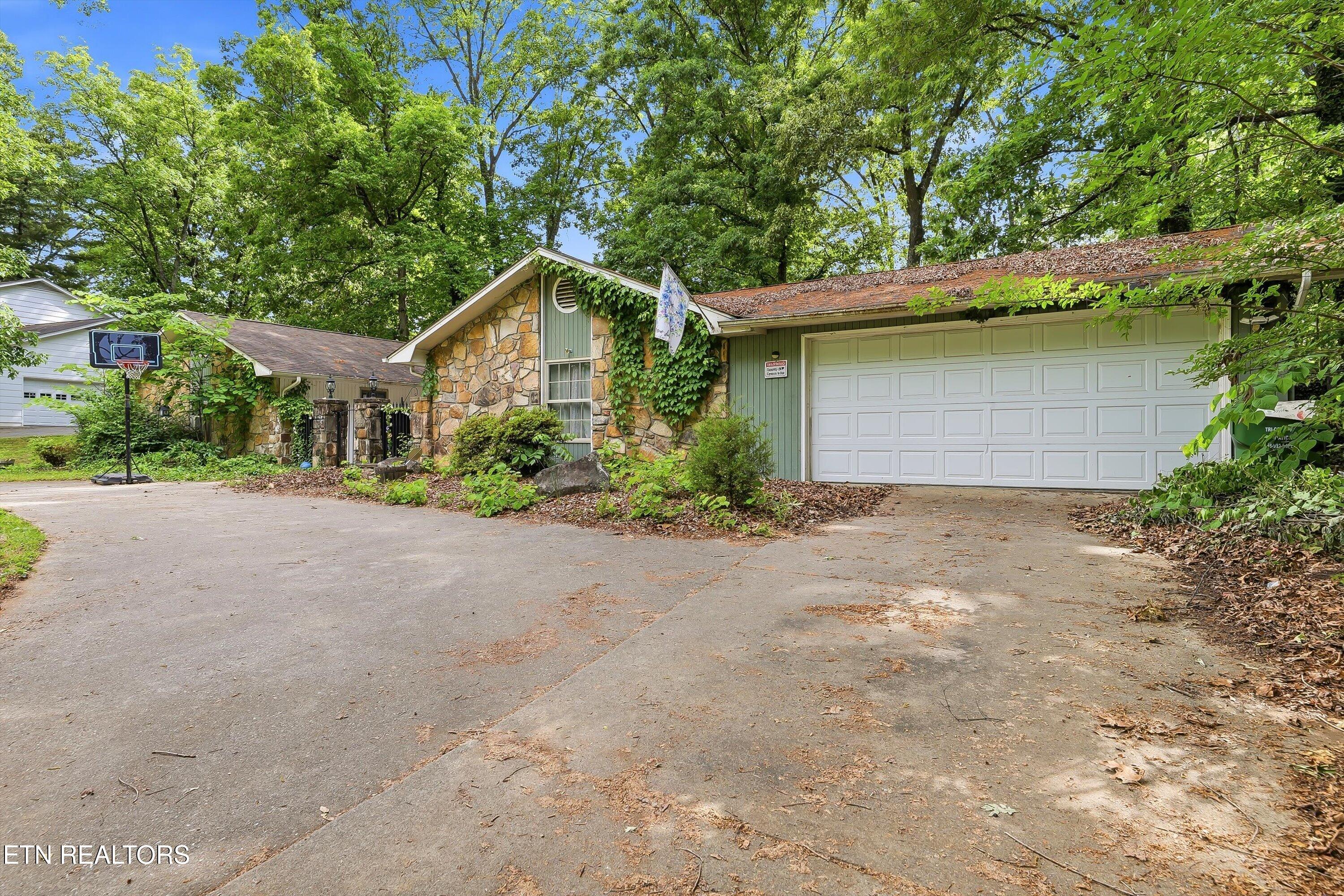 7941 Castlecomb Rd