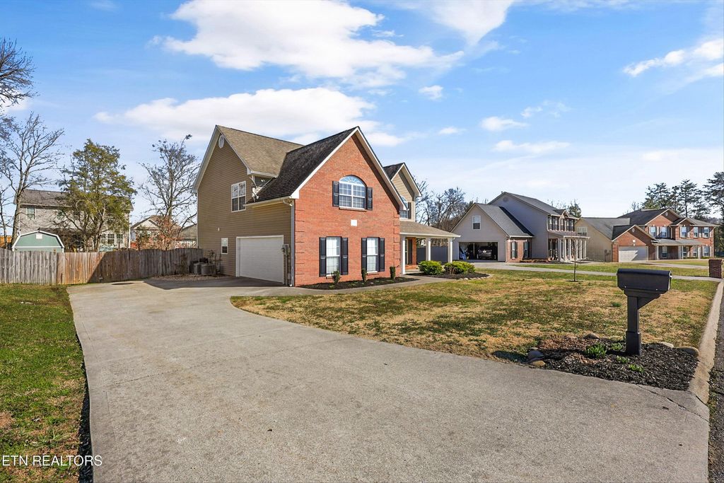 Photo of 7302 Broken Creek Lane, Knoxville, TN 37920 (MLS # 1331166)