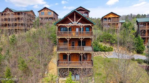Photo of 655 Gatlinburg Falls Way, Gatlinburg, TN 37738 (MLS # 1335633)