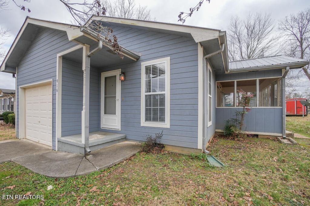 Photo of 916 Ford St, Alcoa, TN 37701 (MLS # 1285779)