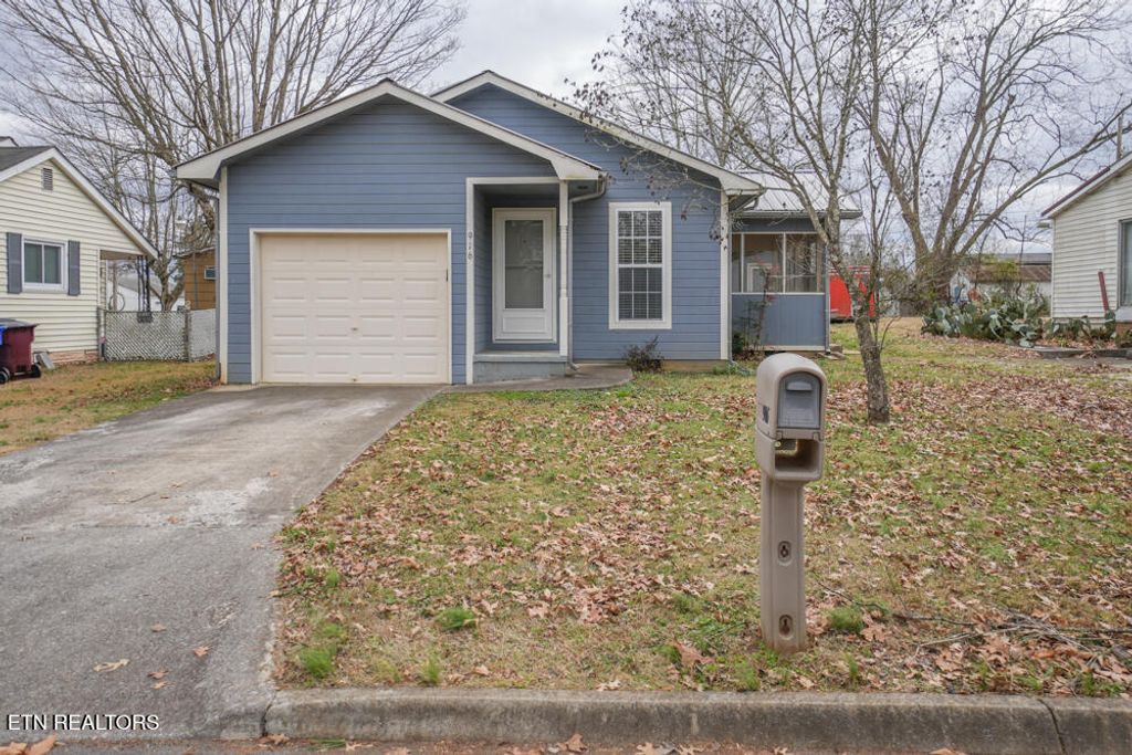 Photo of 916 Ford St, Alcoa, TN 37701 (MLS # 1285779)
