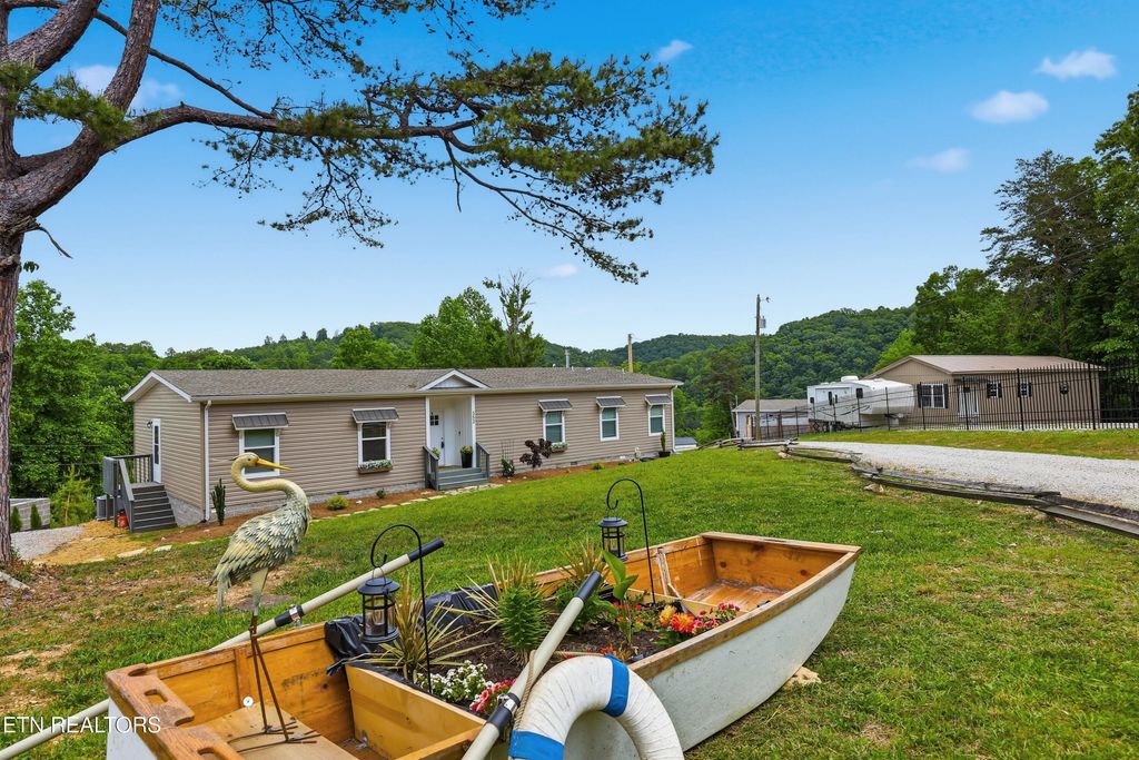 Photo of 352 Perry Smith Lane, Caryville, TN 37714 (MLS # 1325992)