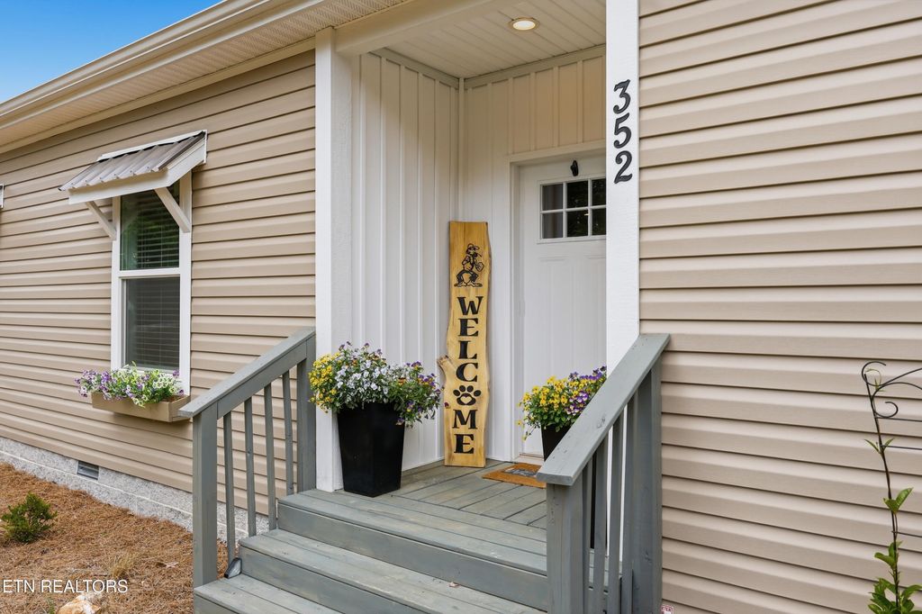 Photo of 352 Perry Smith Lane, Caryville, TN 37714 (MLS # 1325992)