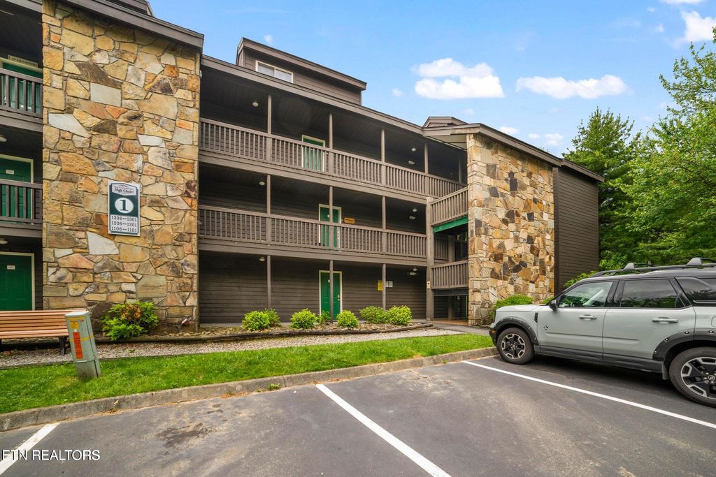 Photo of 1380 Ski View Drive, Gatlinburg, TN 37738 (MLS # 1316060)