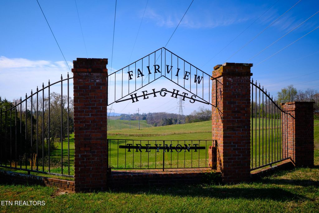 Photo of 2351 Skyview Drive, Maryville, TN 37803 (MLS # 1333021)