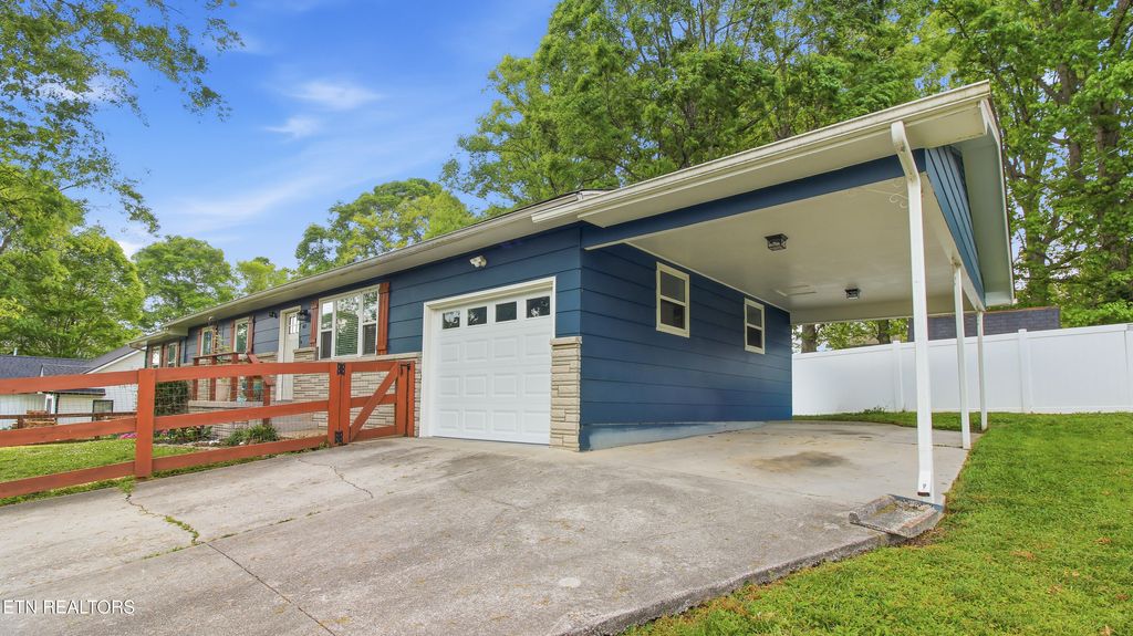 Photo of 421 Watauga Drive, Knoxville, TN 37918 (MLS # 1337589)