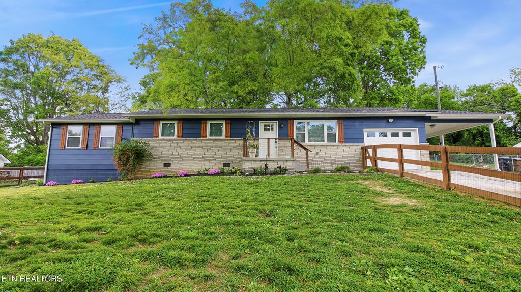 Photo of 421 Watauga Drive, Knoxville, TN 37918 (MLS # 1337589)