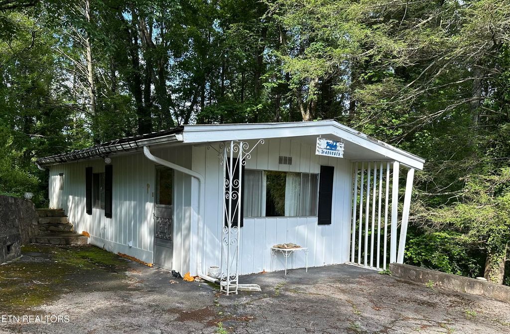 Photo of 1138 Little Smoky Rd, Gatlinburg, TN 37738 (MLS # 1305280)