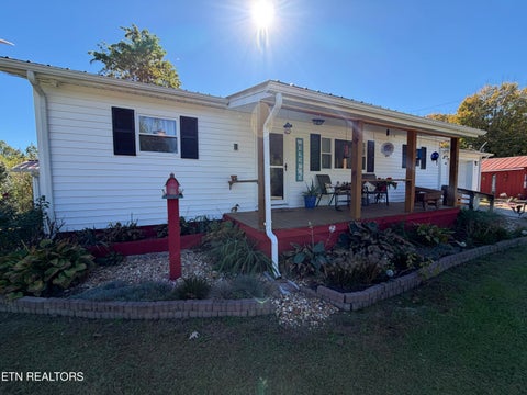 Photo of 841 Yellow Cliff Rd, Jamestown, TN 38556 (MLS # 1359693)
