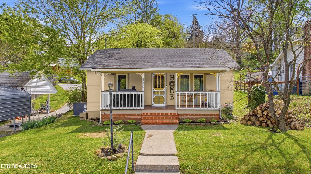 Photo of 810 Trenton St, Harriman, TN 37748 (MLS # 1336469)