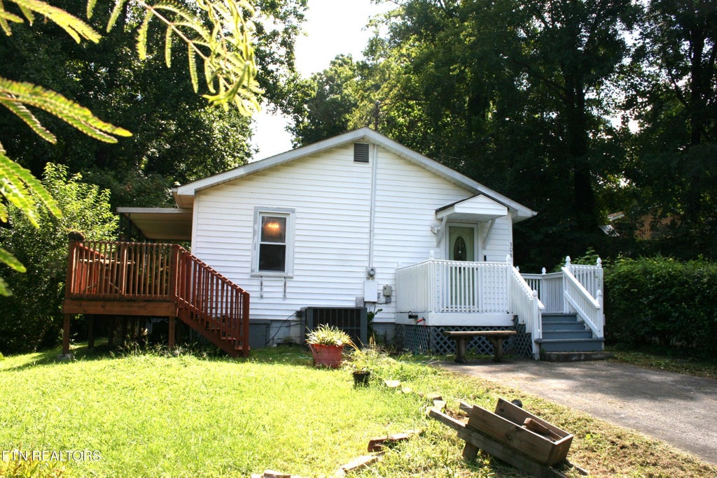 Photo of 308 Highland Ave, Oliver Springs, TN 37840 (MLS # 1350868)