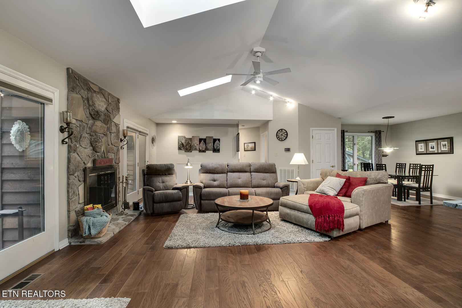 Loudon, Tennessee 37774, United States, 4 Bedrooms Bedrooms, ,3 BathroomsBathrooms,Residential,Active,191897