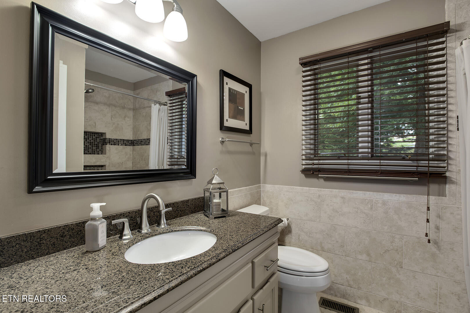 Loudon, Tennessee 37774, United States, 4 Bedrooms Bedrooms, ,3 BathroomsBathrooms,Residential,Active,191897