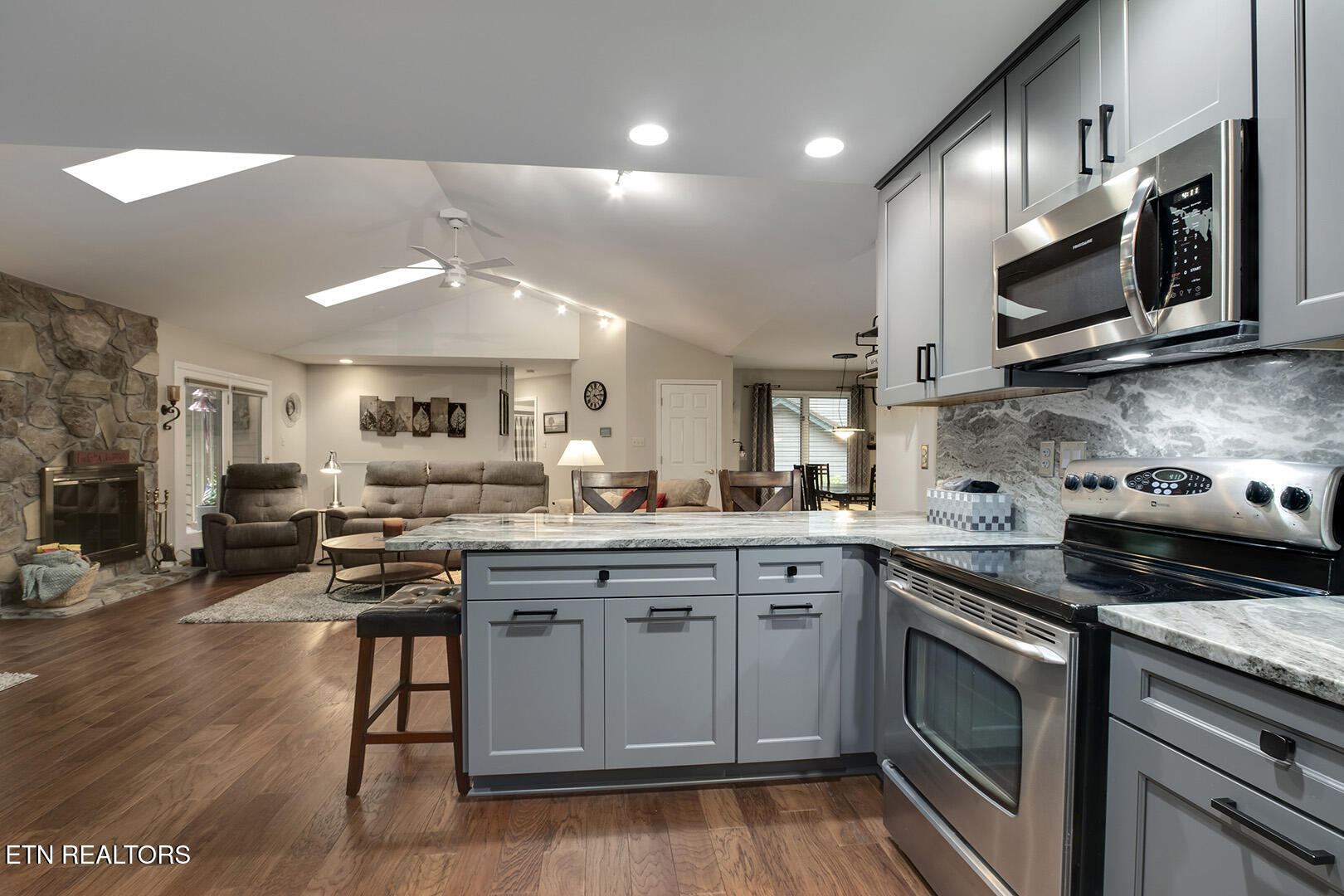 Loudon, Tennessee 37774, United States, 4 Bedrooms Bedrooms, ,3 BathroomsBathrooms,Residential,Active,191897