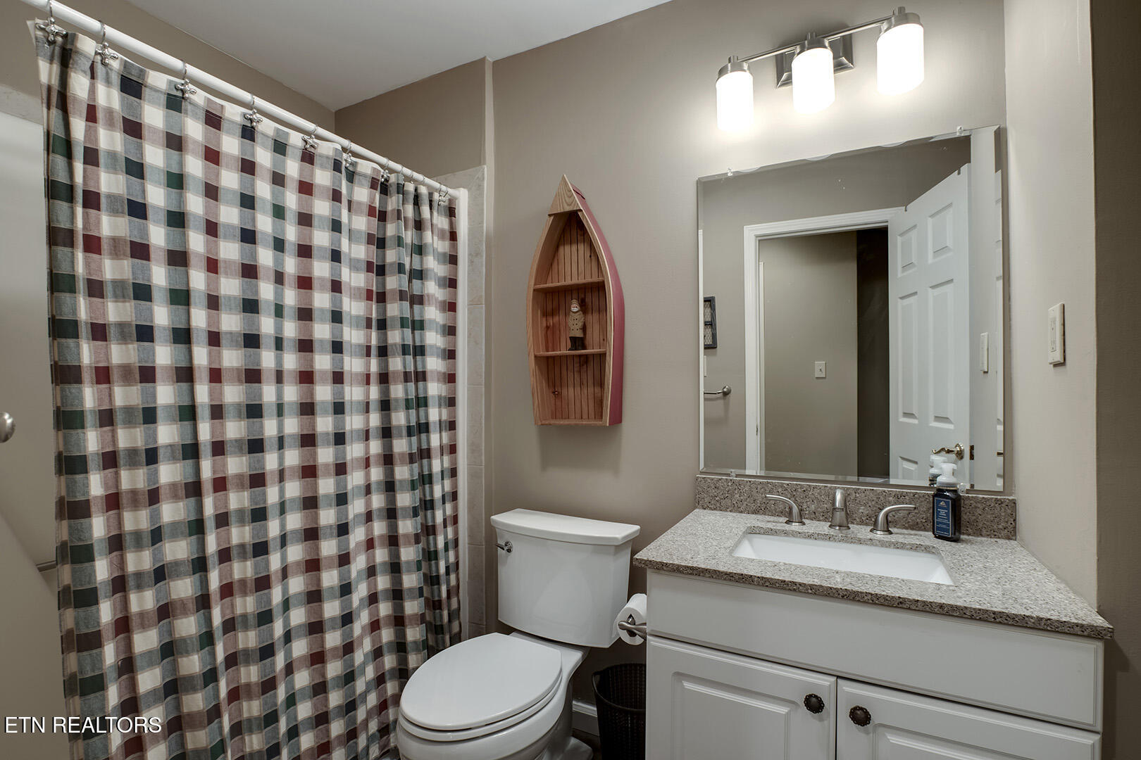 Loudon, Tennessee 37774, United States, 4 Bedrooms Bedrooms, ,3 BathroomsBathrooms,Residential,Active,191897