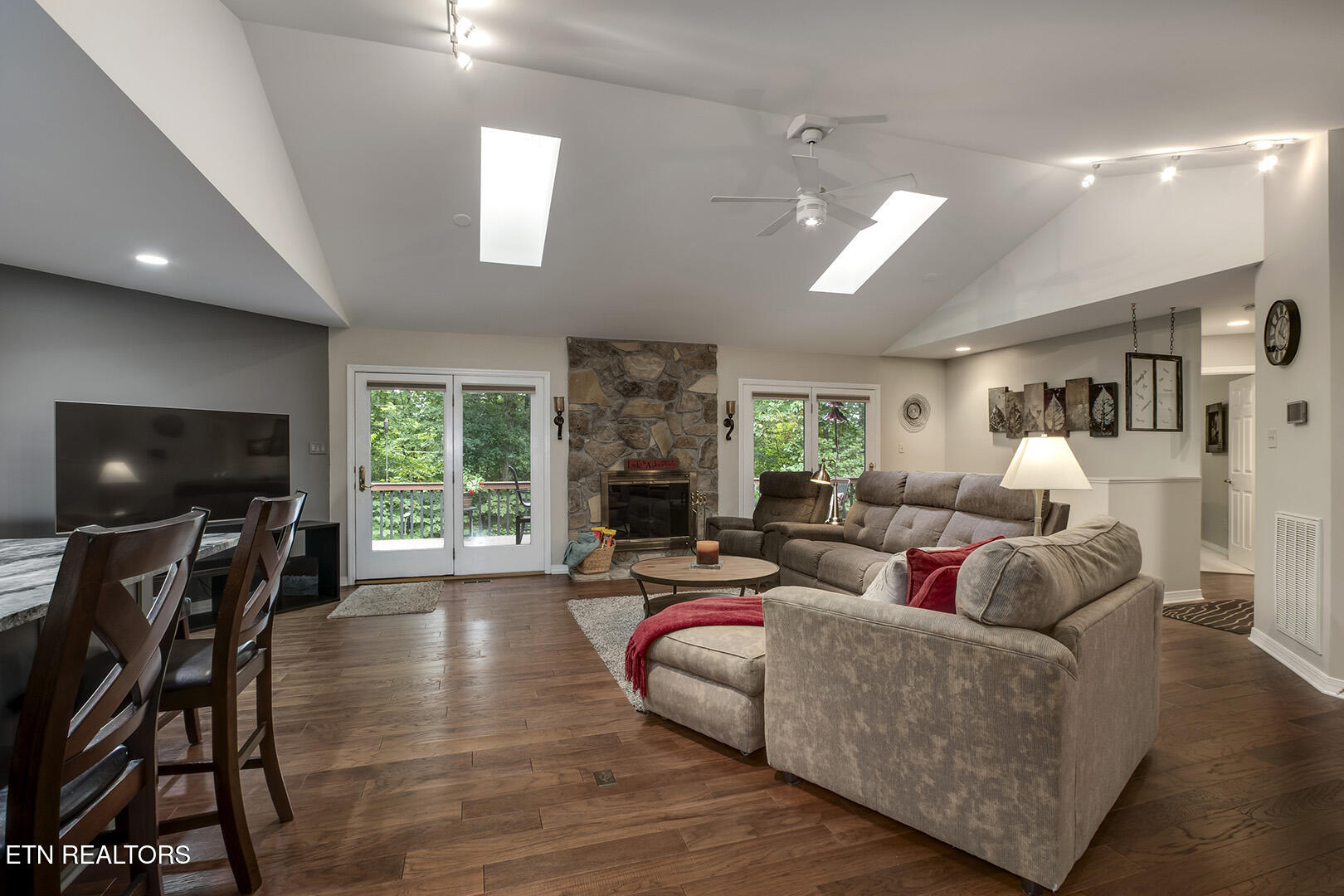 Loudon, Tennessee 37774, United States, 4 Bedrooms Bedrooms, ,3 BathroomsBathrooms,Residential,Active,191897