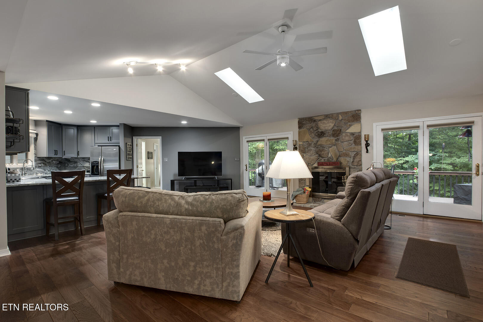 Loudon, Tennessee 37774, United States, 4 Bedrooms Bedrooms, ,3 BathroomsBathrooms,Residential,Active,191897