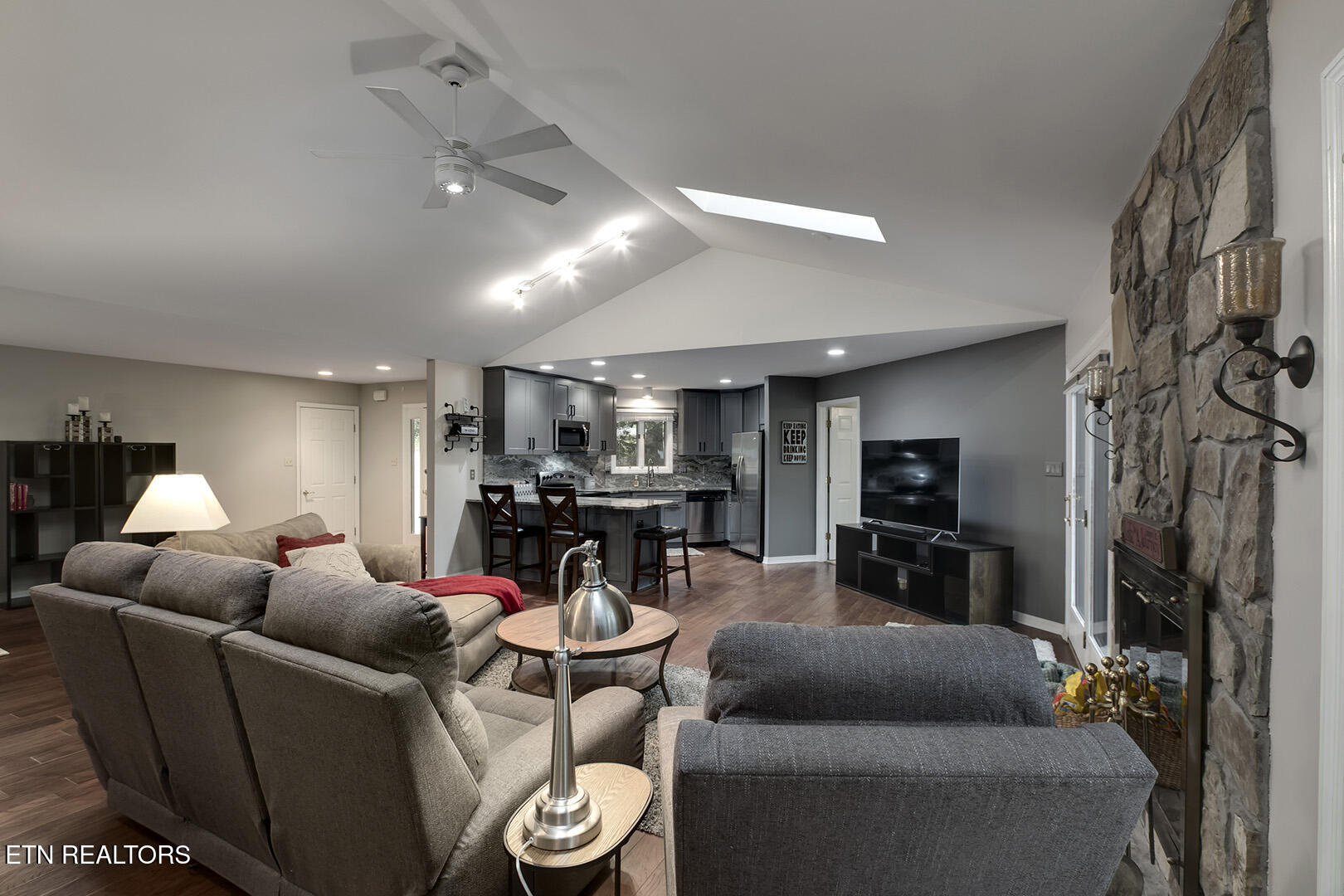 Loudon, Tennessee 37774, United States, 4 Bedrooms Bedrooms, ,3 BathroomsBathrooms,Residential,Active,191897