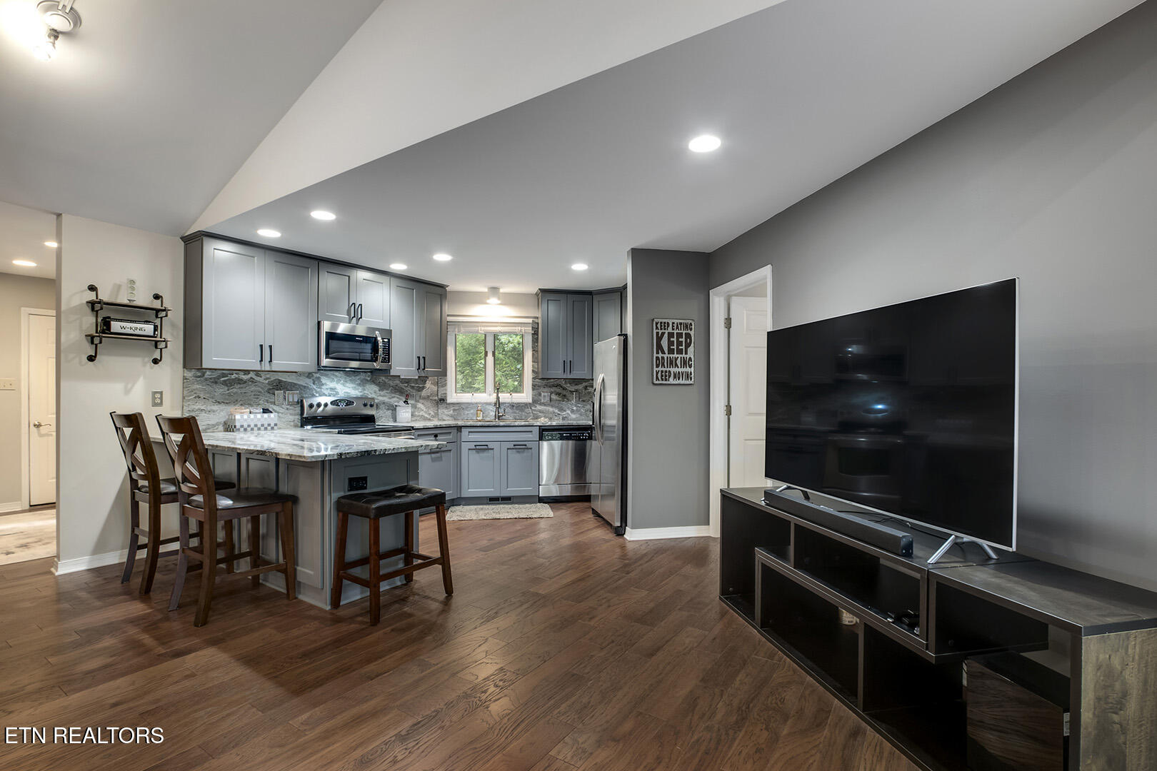 Loudon, Tennessee 37774, United States, 4 Bedrooms Bedrooms, ,3 BathroomsBathrooms,Residential,Active,191897