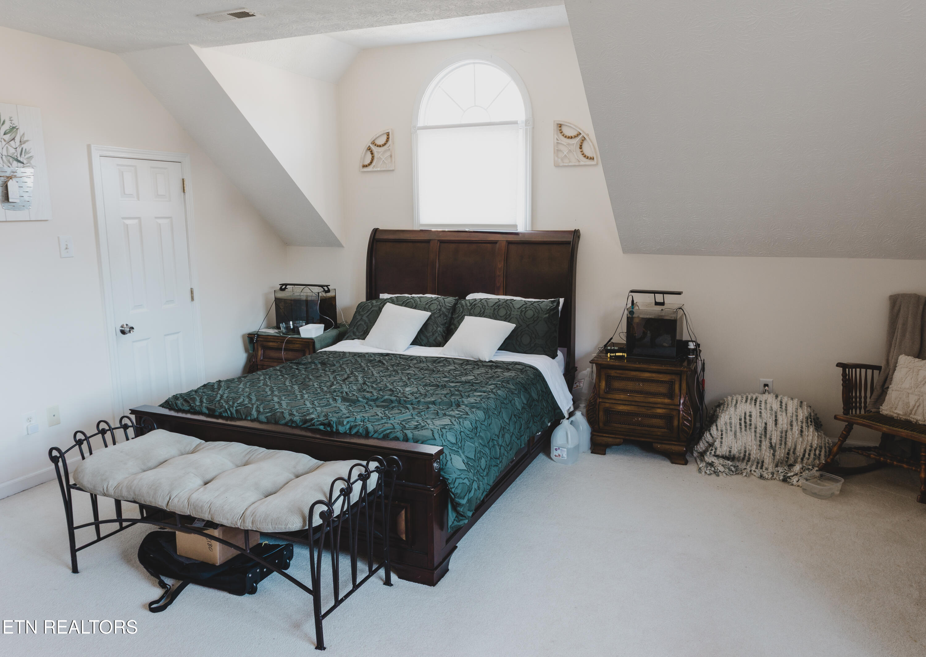 Knoxville, Tennessee 37923, United States, 3 Bedrooms Bedrooms, ,3 BathroomsBathrooms,Residential,Active,239144