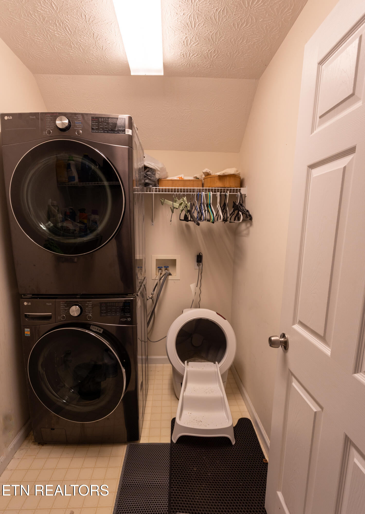 Knoxville, Tennessee 37923, United States, 3 Bedrooms Bedrooms, ,3 BathroomsBathrooms,Residential,Active,239144