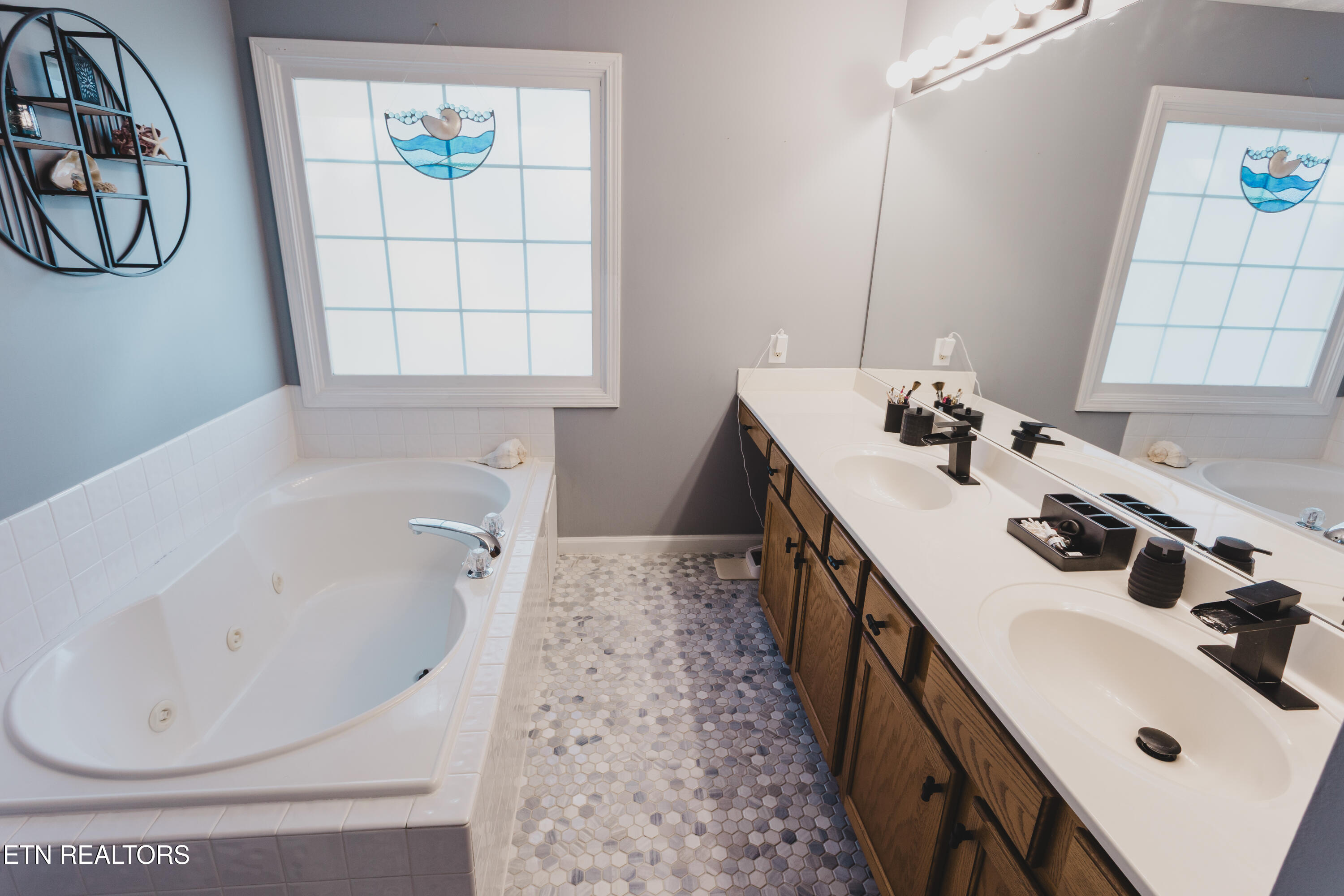 Knoxville, Tennessee 37923, United States, 3 Bedrooms Bedrooms, ,3 BathroomsBathrooms,Residential,Active,239144