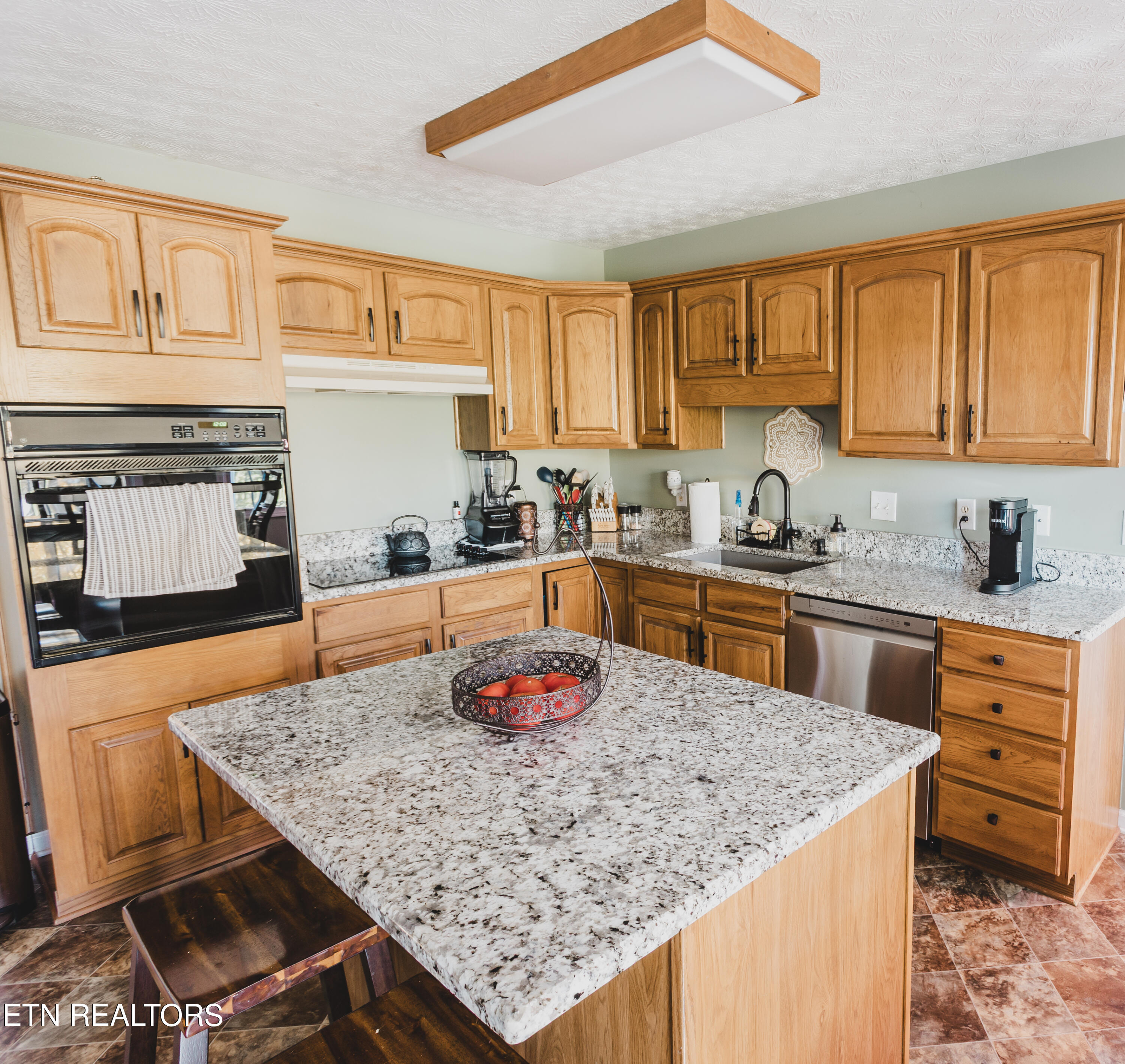 Knoxville, Tennessee 37923, United States, 3 Bedrooms Bedrooms, ,3 BathroomsBathrooms,Residential,Active,239144