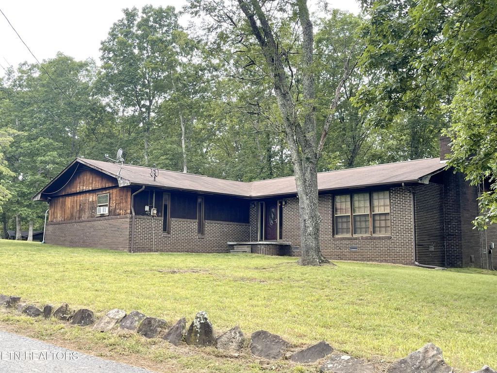 Photo of 56 Robbins Nest Drive, Crossville, TN 38571 (MLS # 1303781)