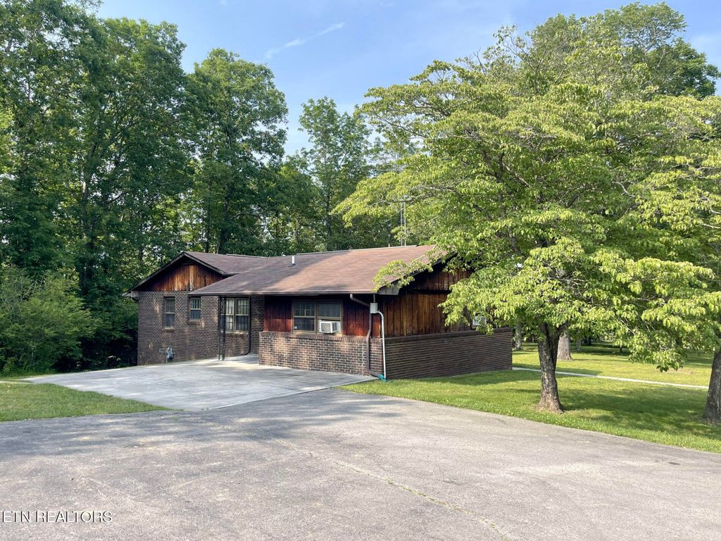 Photo of 56 Robbins Nest Drive, Crossville, TN 38571 (MLS # 1303781)