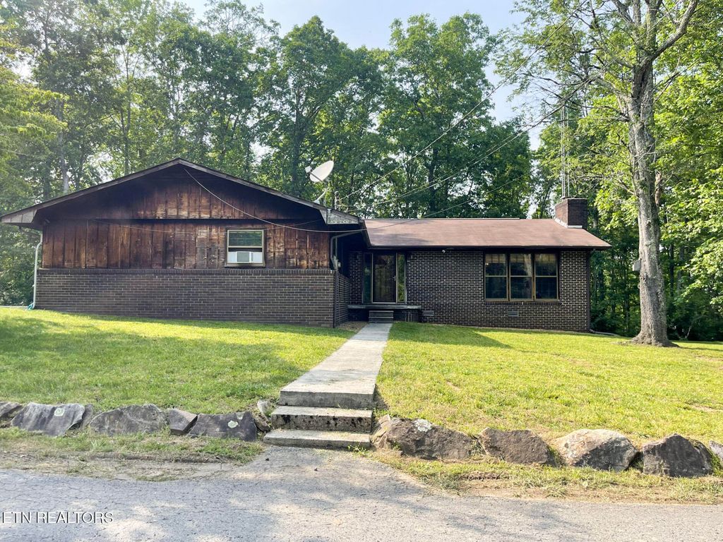 Photo of 56 Robbins Nest Drive, Crossville, TN 38571 (MLS # 1303781)