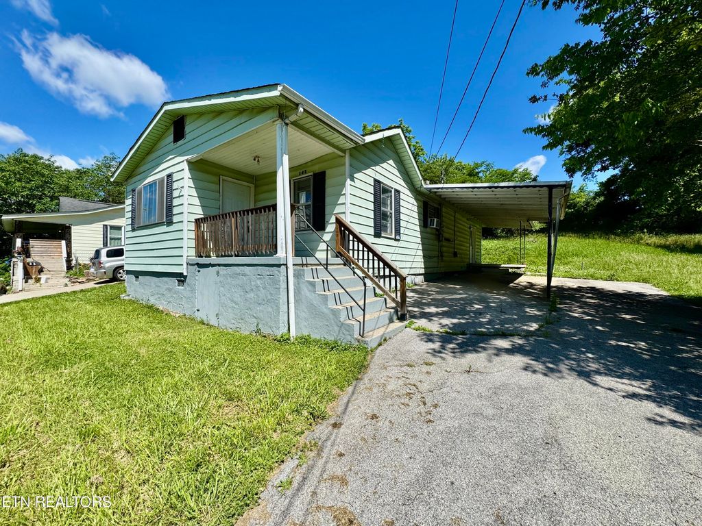 Photo of 145 Mayberry St, Harriman, TN 37748 (MLS # 1302456)